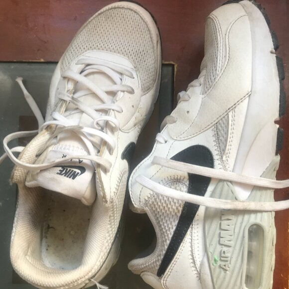 Well Worn Women's Size 7 Sneakers - Picture 3 of 5